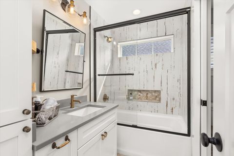 Tiny photo for 212 Leeward Way, Ottawa, IL 61350 (MLS # 12590693)