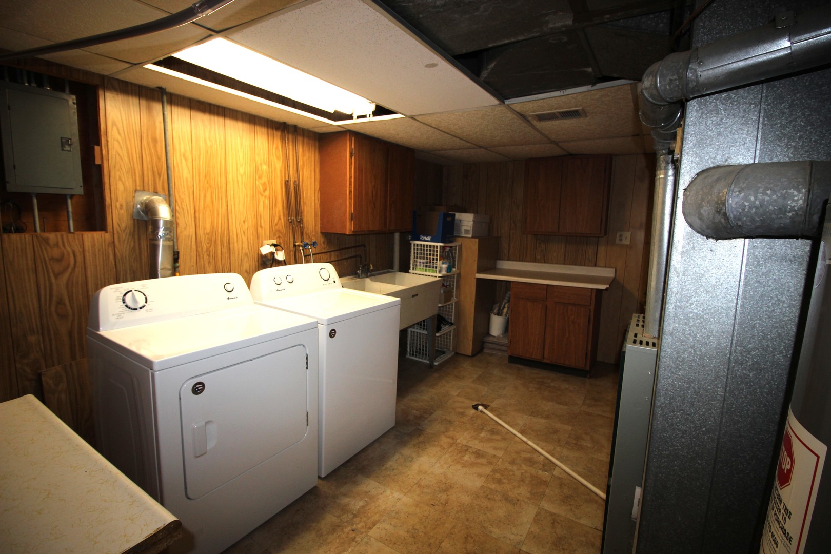 Elmhurst, Illinois 60126, United States, 3 Bedrooms Bedrooms, ,2 BathroomsBathrooms,Residential,Active,209066