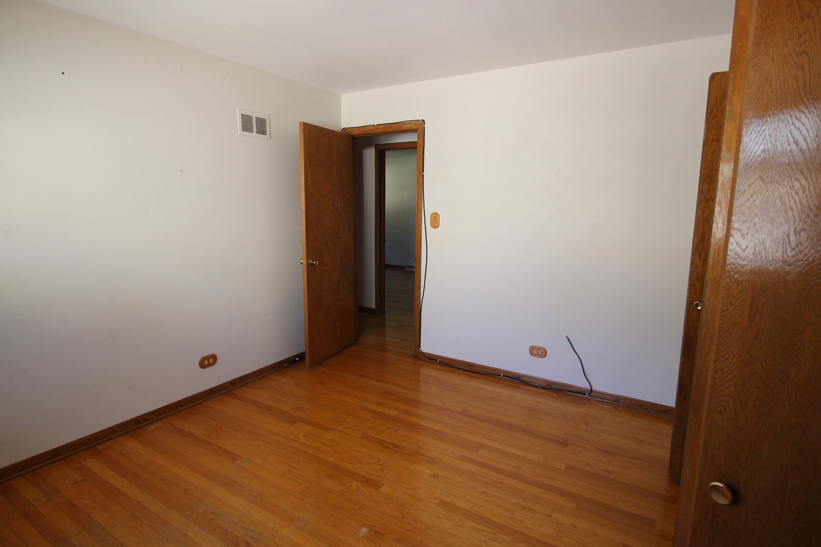 Elmhurst, Illinois 60126, United States, 3 Bedrooms Bedrooms, ,2 BathroomsBathrooms,Residential,Active,209066