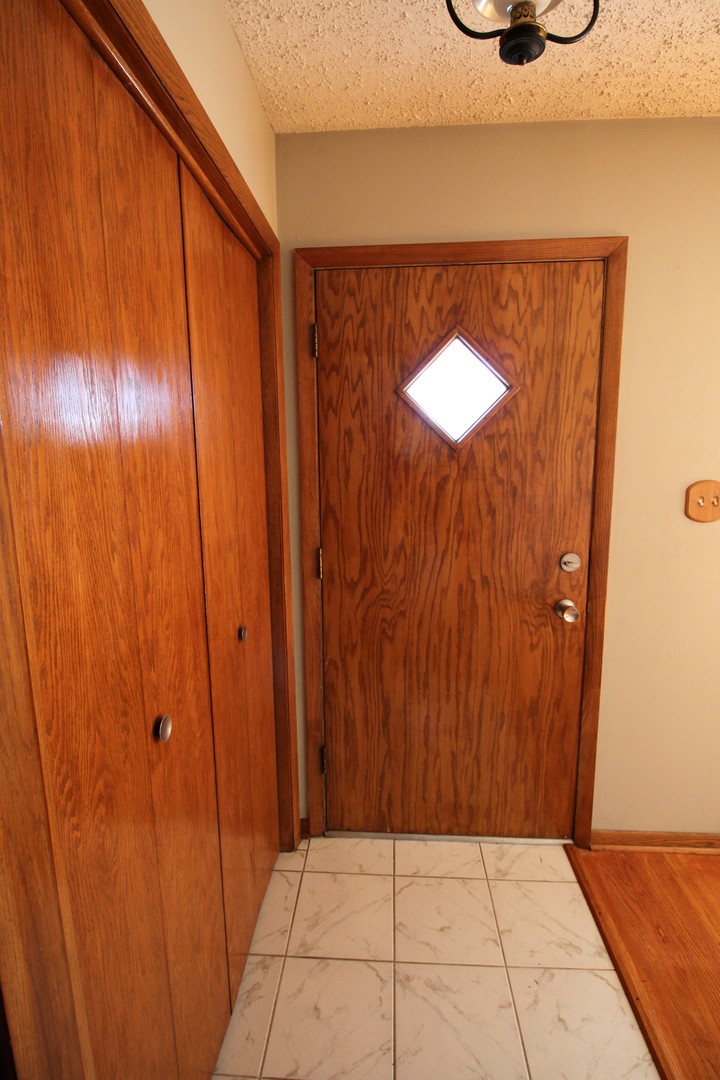 Elmhurst, Illinois 60126, United States, 3 Bedrooms Bedrooms, ,2 BathroomsBathrooms,Residential,Active,209066