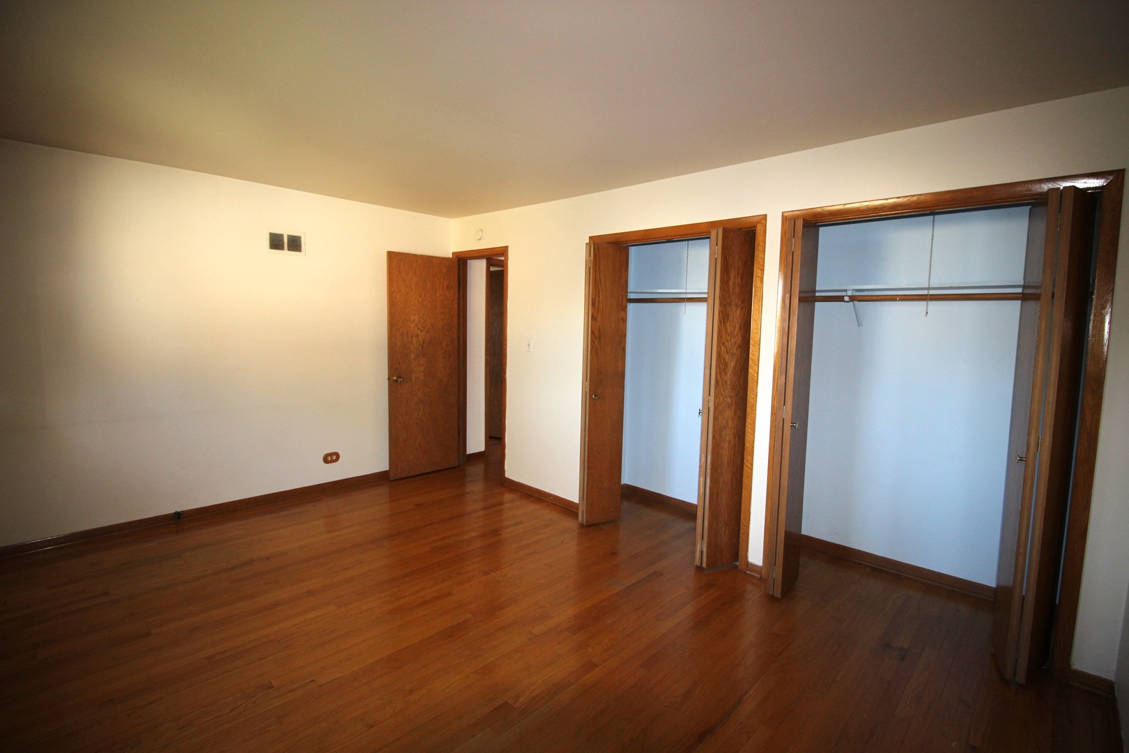 Elmhurst, Illinois 60126, United States, 3 Bedrooms Bedrooms, ,2 BathroomsBathrooms,Residential,Active,209066