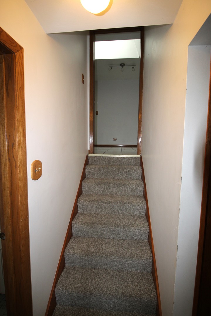 Elmhurst, Illinois 60126, United States, 3 Bedrooms Bedrooms, ,2 BathroomsBathrooms,Residential,Active,209066