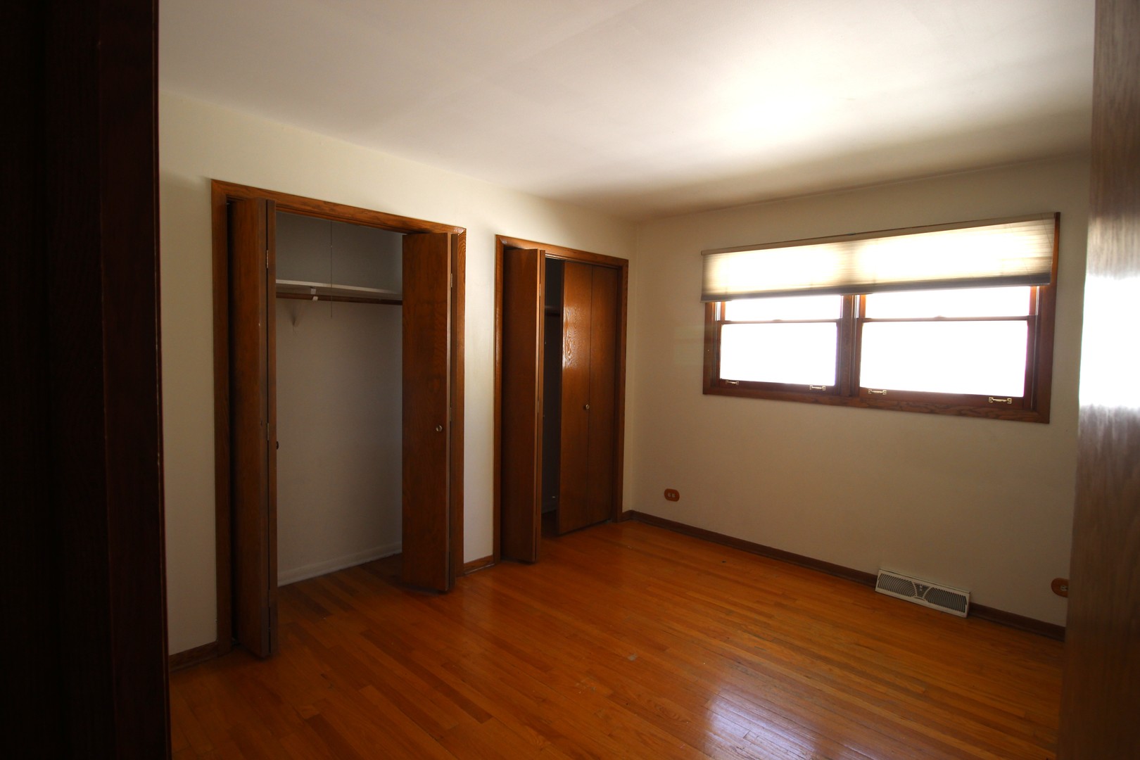 Elmhurst, Illinois 60126, United States, 3 Bedrooms Bedrooms, ,2 BathroomsBathrooms,Residential,Active,209066