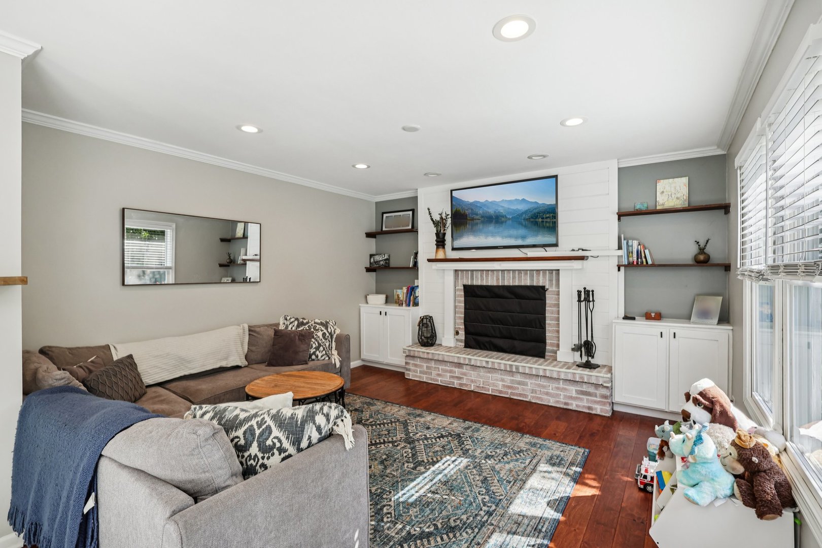 335 FARMHILL Circle