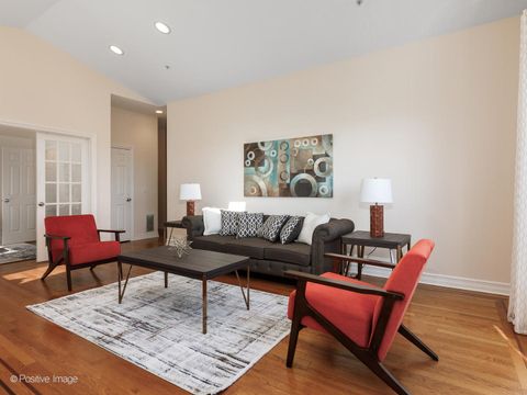 Tiny photo for 608 Hinman Avenue #4S, Evanston, IL 60202 (MLS # 12487670)