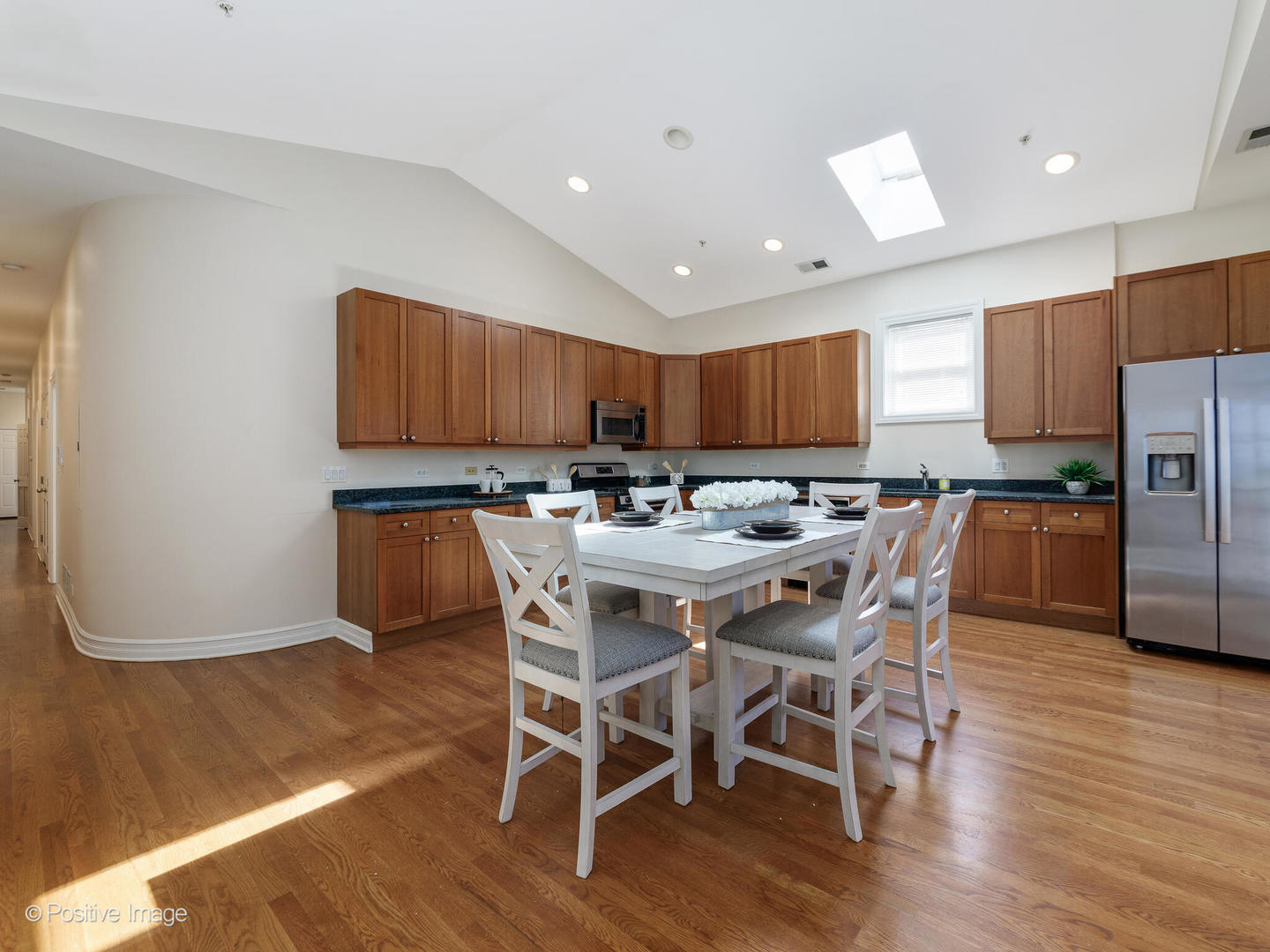 608 Hinman Avenue 4S