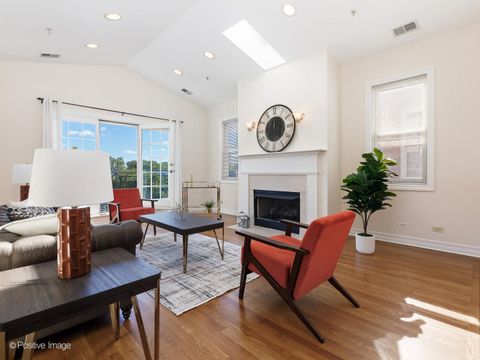 Tiny photo for 608 Hinman Avenue #4S, Evanston, IL 60202 (MLS # 12487670)