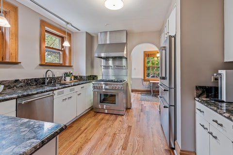 Tiny photo for 600 N Ridgeland Avenue, Oak Park, IL 60302 (MLS # 12776824)