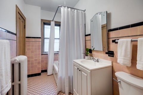 Tiny photo for 600 N Ridgeland Avenue, Oak Park, IL 60302 (MLS # 12776824)