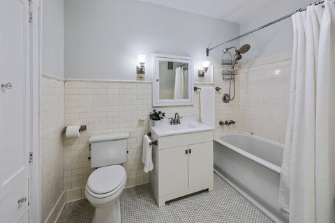 Tiny photo for 600 N Ridgeland Avenue, Oak Park, IL 60302 (MLS # 12776824)