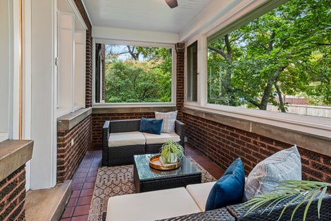 Tiny photo for 600 N Ridgeland Avenue, Oak Park, IL 60302 (MLS # 12776824)
