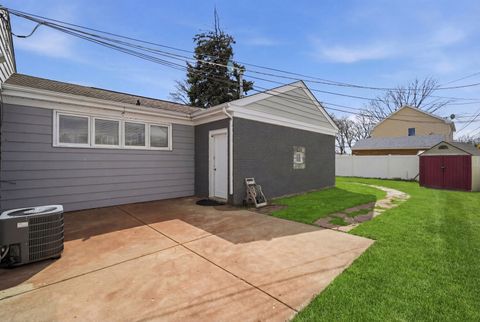 Tiny photo for 794 E LINCOLN Avenue, Des Plaines, IL 60018 (MLS # 12611836)