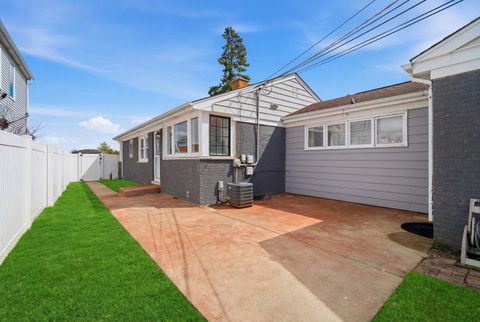 Tiny photo for 794 E LINCOLN Avenue, Des Plaines, IL 60018 (MLS # 12611836)