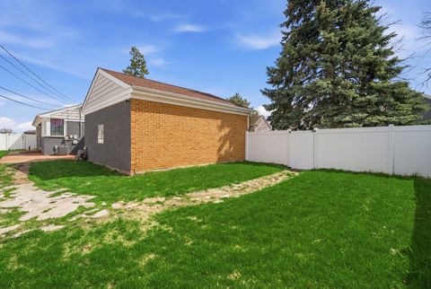 Tiny photo for 794 E LINCOLN Avenue, Des Plaines, IL 60018 (MLS # 12611836)