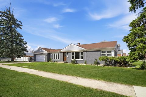 Photo of 794 E LINCOLN Avenue, Des Plaines, IL 60018 (MLS # 12611836)