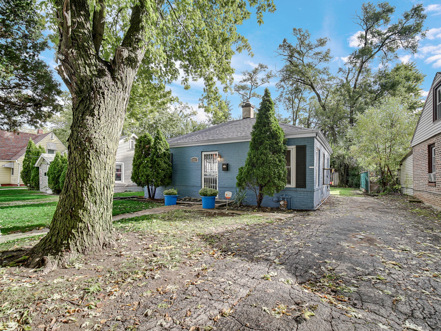 15041 Riverside Drive