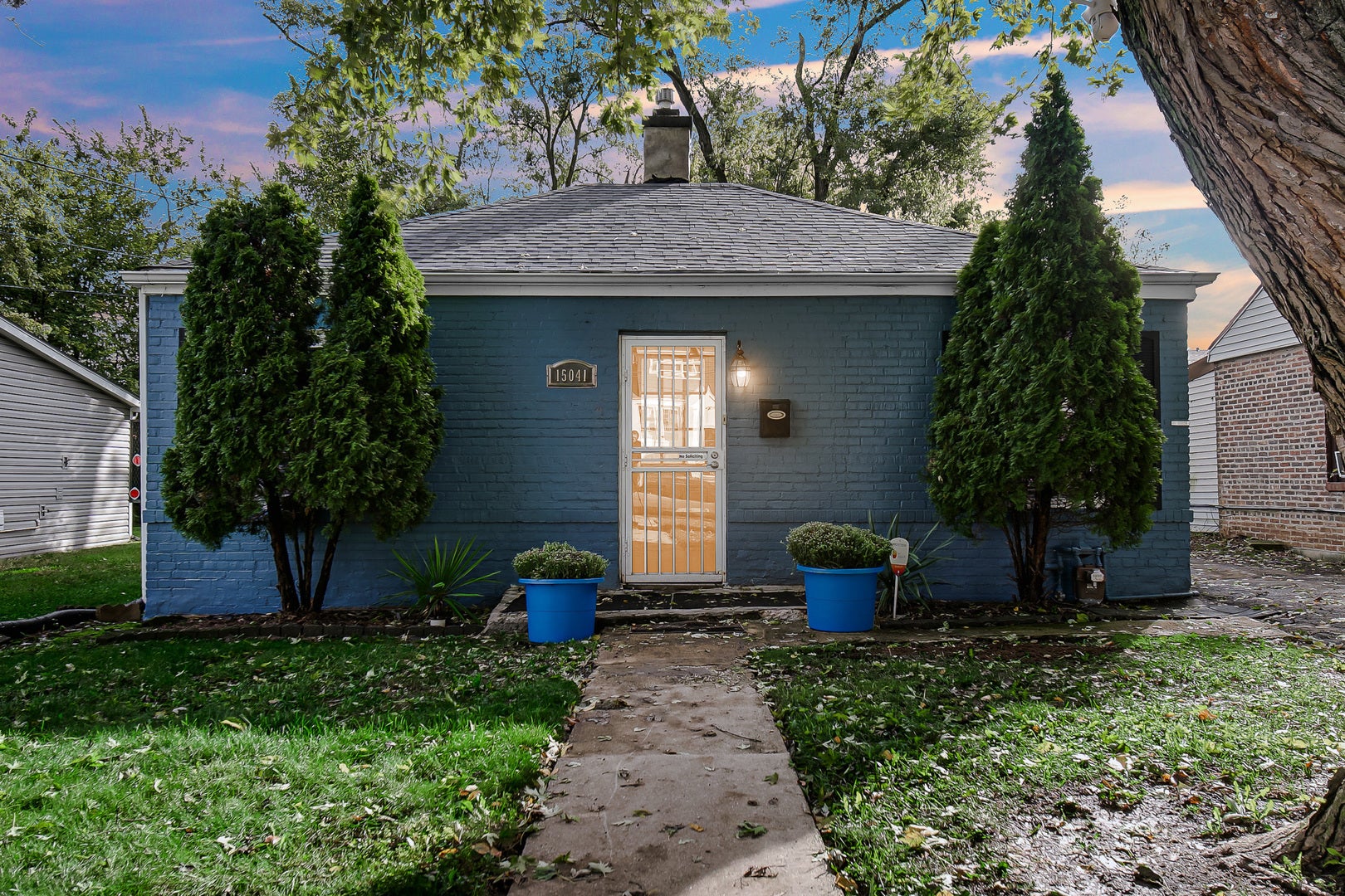 15041 Riverside Drive