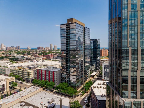 Photo of 860 W Blackhawk Street #2002, Chicago, IL 60642 (MLS # 12747085)