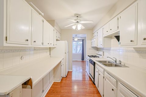 Tiny photo for 3008 Roberts Drive #5, Woodridge, IL 60517 (MLS # 12490015)