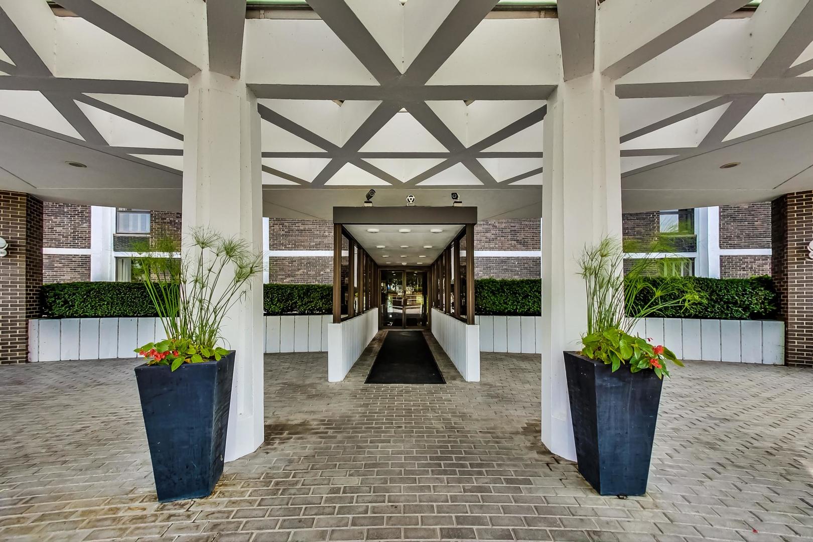 1500 Sheridan Road 1G