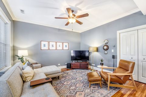 Tiny photo for 6206 N Lakewood Avenue #2, Chicago, IL 60660 (MLS # 12582286)