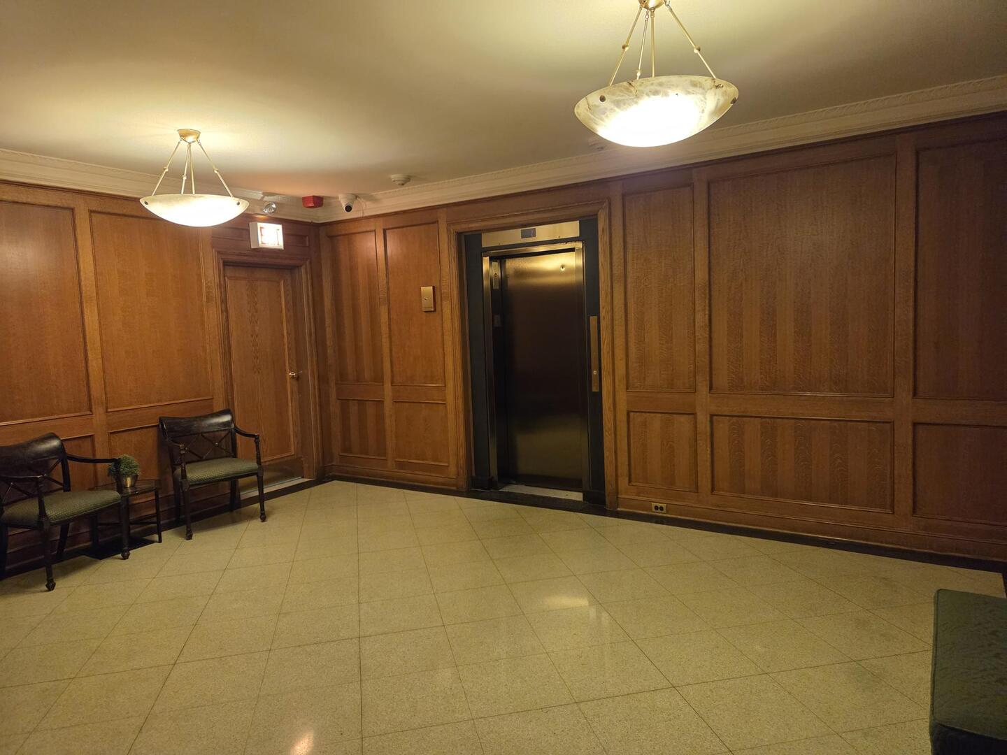 421 W Melrose Street 5D
