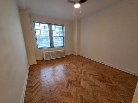 Tiny photo for 421 W Melrose Street #5D, Chicago, IL 60657 (MLS # 12494384)