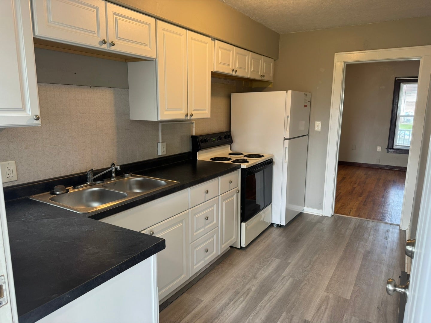 209 E 10TH Street 2