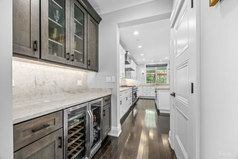 Tiny photo for 6538 Bentley Avenue, Willowbrook, IL 60527 (MLS # 12477061)