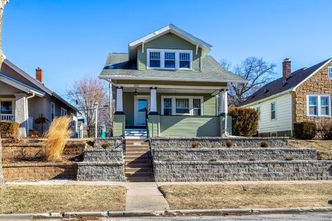 Tiny photo for 2621 Iowa Street, Davenport, IA 52803 (MLS # 12551008)