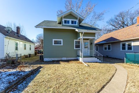 Tiny photo for 2621 Iowa Street, Davenport, IA 52803 (MLS # 12551008)