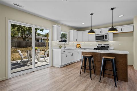 Tiny photo for 708 S 10th Avenue, St. Charles, IL 60174 (MLS # 12477165)