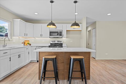 Tiny photo for 708 S 10th Avenue, St. Charles, IL 60174 (MLS # 12477165)