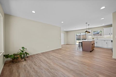 Tiny photo for 708 S 10th Avenue, St. Charles, IL 60174 (MLS # 12477165)