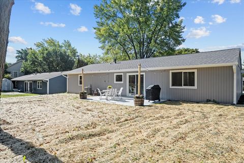 Tiny photo for 708 S 10th Avenue, St. Charles, IL 60174 (MLS # 12477165)