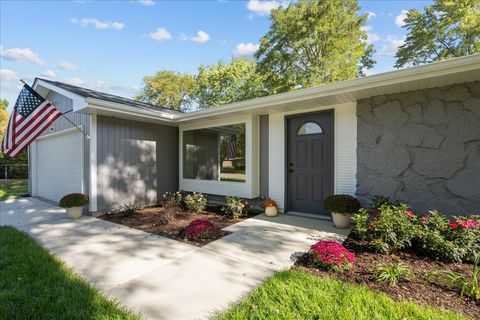 Tiny photo for 708 S 10th Avenue, St. Charles, IL 60174 (MLS # 12477165)