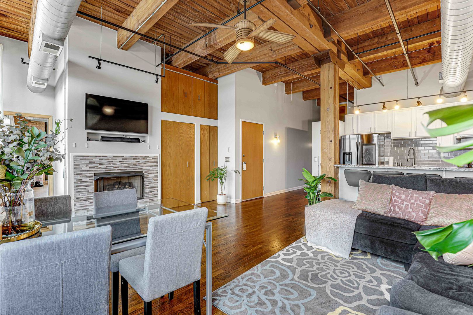 1250 W Van Buren Street 515