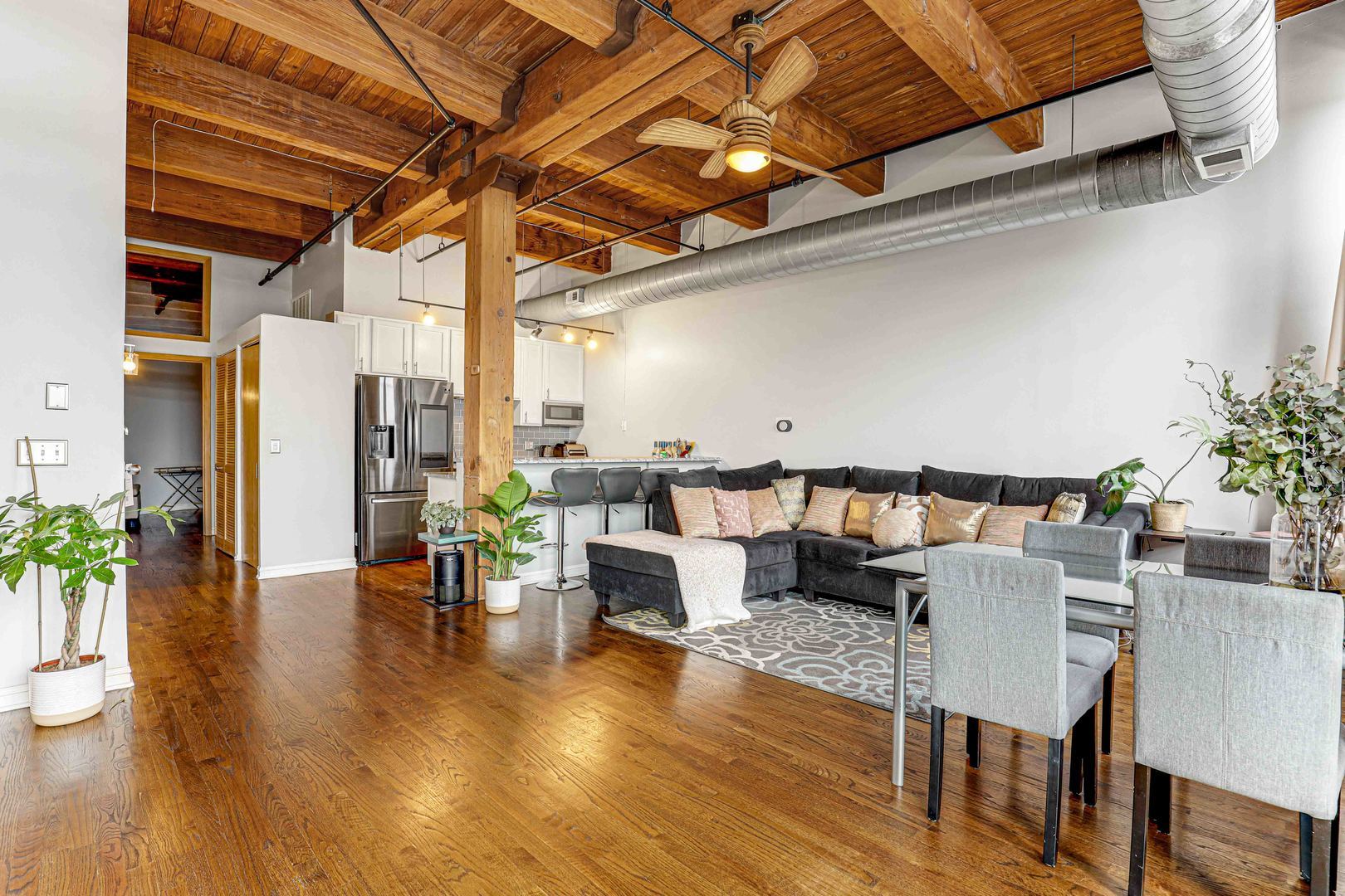 1250 W Van Buren Street 515