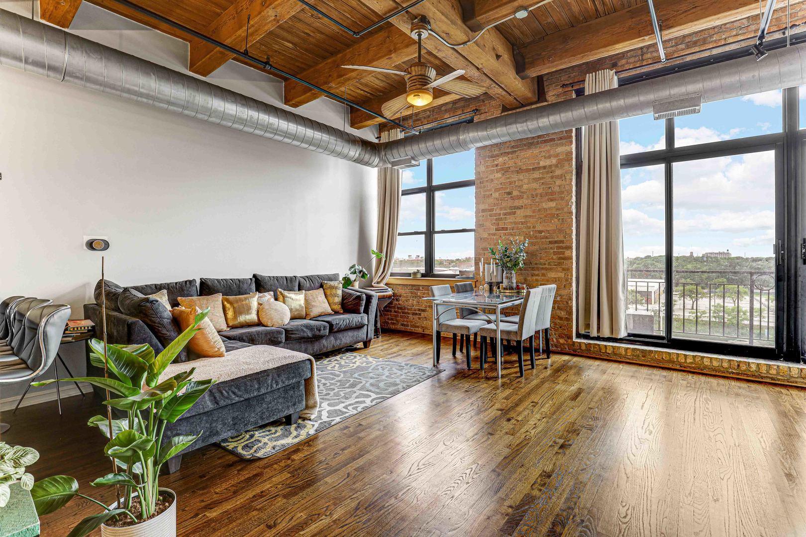1250 W Van Buren Street 515