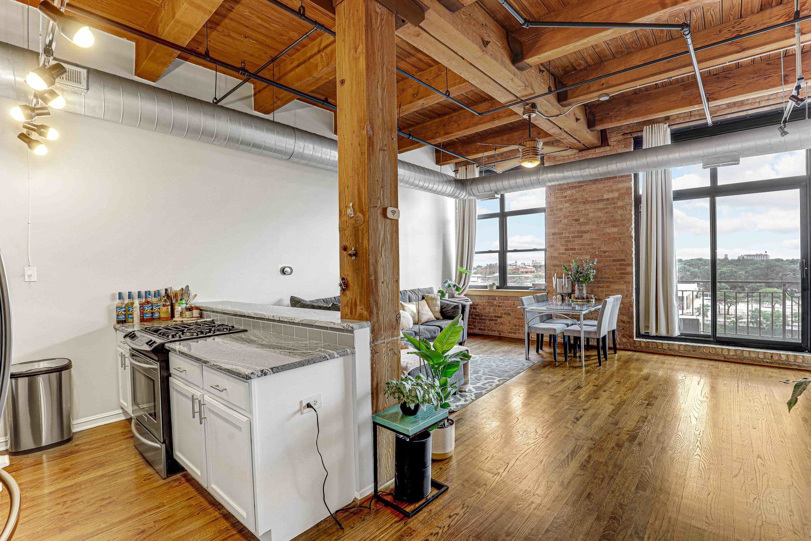 1250 W Van Buren Street 515