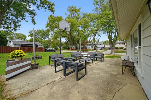 Tiny photo for 1490 Highland Boulevard, Hoffman Estates, IL 60169 (MLS # 12490451)