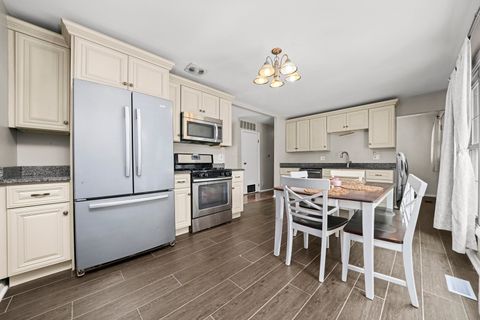 Tiny photo for 1490 Highland Boulevard, Hoffman Estates, IL 60169 (MLS # 12490451)