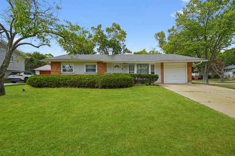 Photo of 1490 Highland Boulevard, Hoffman Estates, IL 60169 (MLS # 12490451)