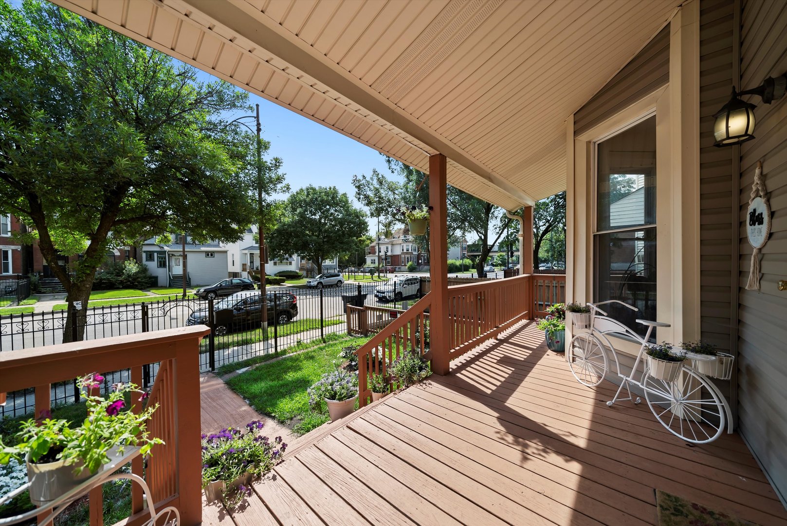 5850 S INDIANA Avenue