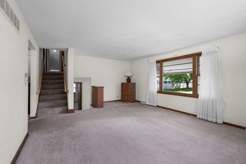 Tiny photo for 3216 W Dover Court, Davenport, IA 52084 (MLS # 12619051)