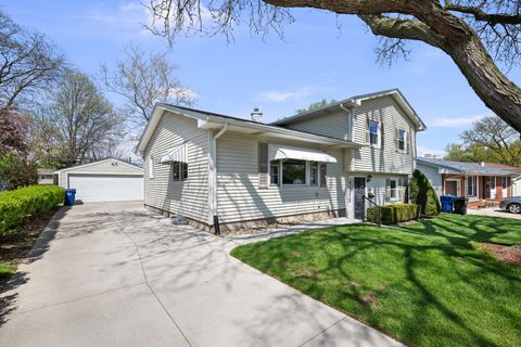 Tiny photo for 3216 W Dover Court, Davenport, IA 52084 (MLS # 12619051)