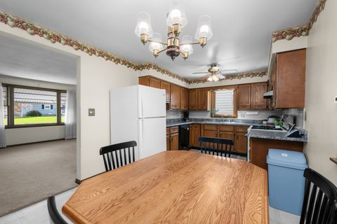 Tiny photo for 3216 W Dover Court, Davenport, IA 52084 (MLS # 12619051)