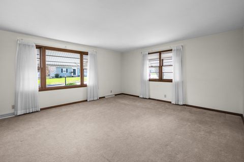 Tiny photo for 3216 W Dover Court, Davenport, IA 52084 (MLS # 12619051)