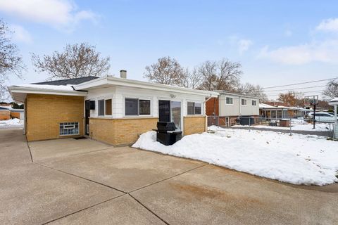 Tiny photo for 11129 Martindale Drive, Westchester, IL 60154 (MLS # 12516125)