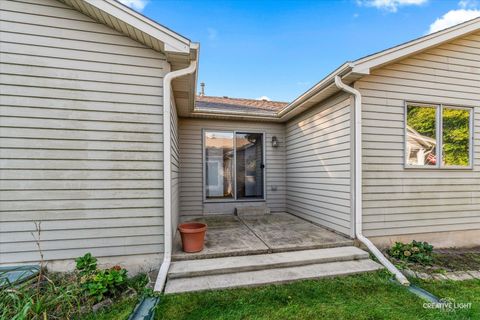 Tiny photo for 43 S Juniper Drive, North Aurora, IL 60542 (MLS # 12479426)